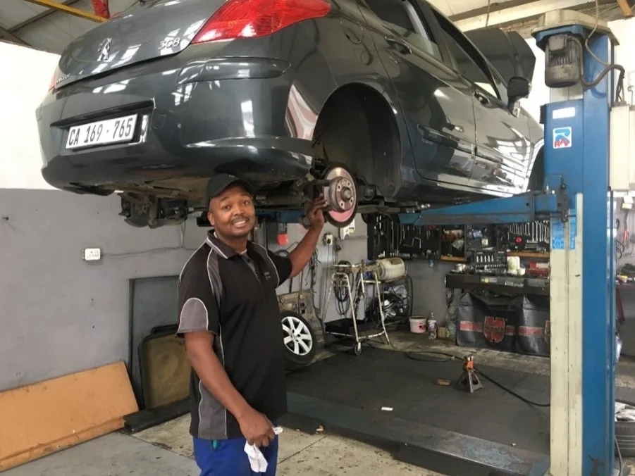Read more about the article Rotary Club Waterfront Supports Skills Development Through iThemba Labantu Partnership